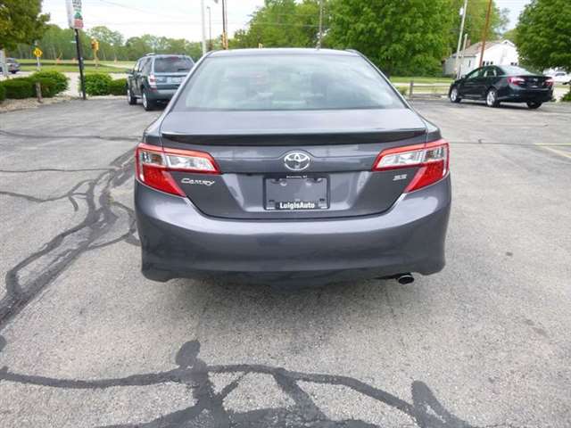 2014 Toyota Camry SE 4dr Sedan